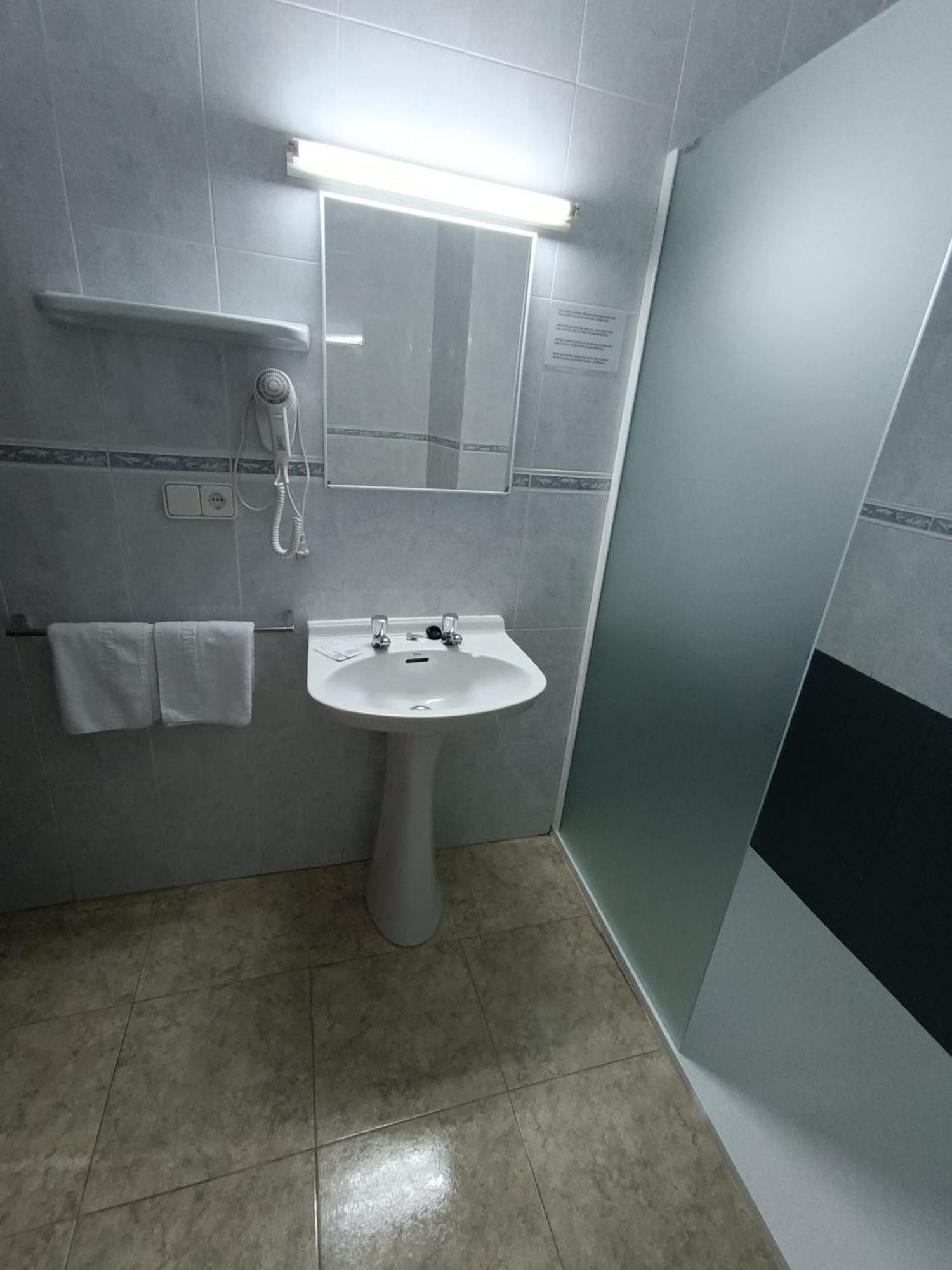 Hostal Horizonte San Antonio  Exterior photo Bathroom of a hotel room