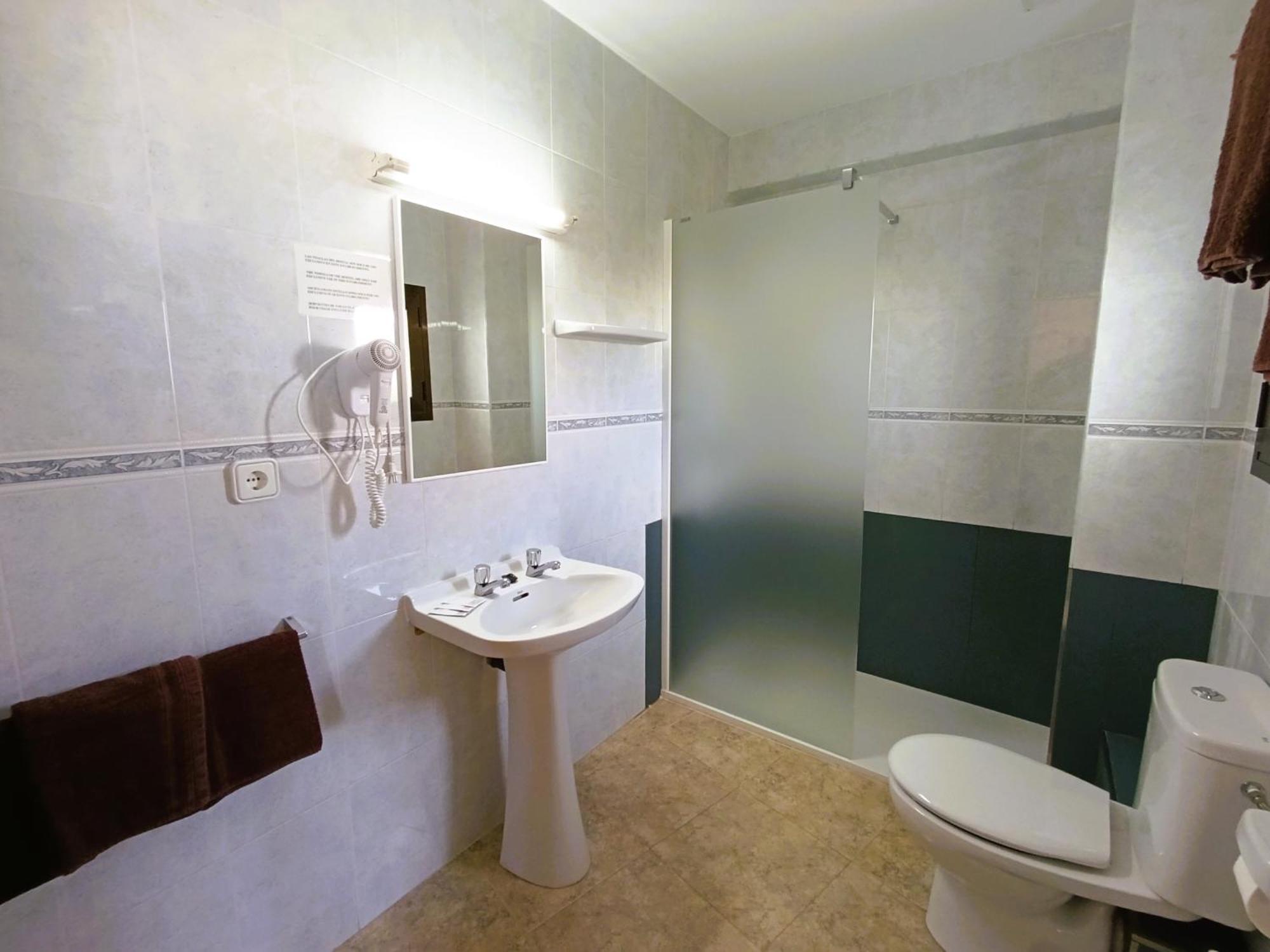 Hostal Horizonte San Antonio  Exterior photo A wet room