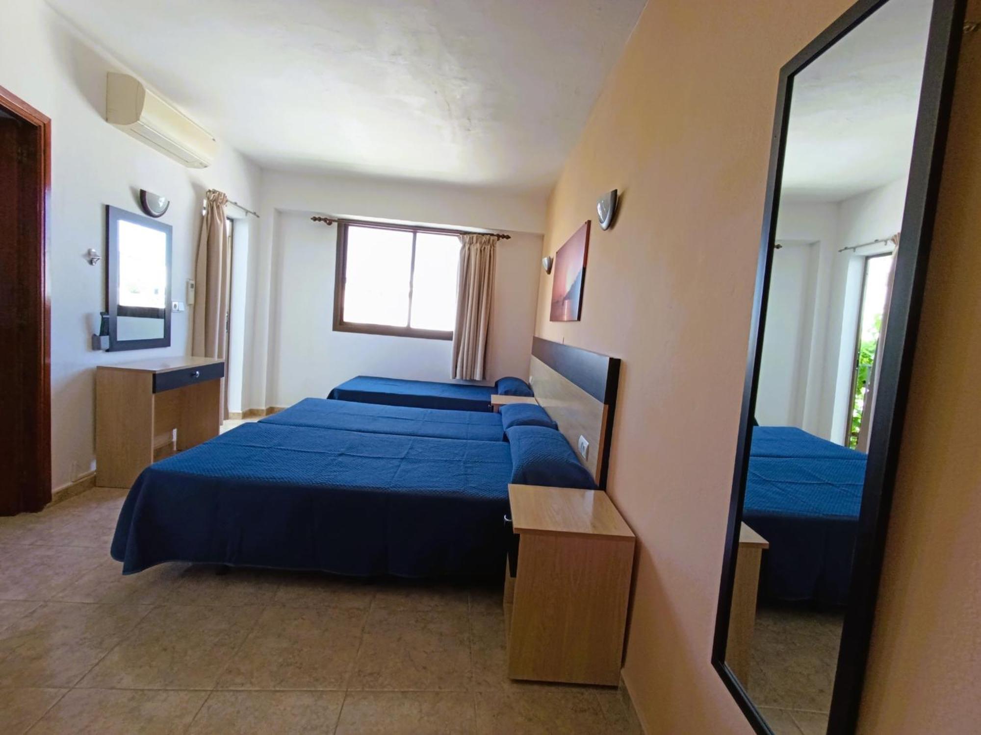 Hostal Horizonte San Antonio  Exterior photo A typical bedroom at the hotel