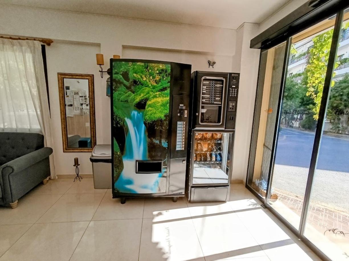 Hostal Horizonte San Antonio  Exterior photo A vending machine in Greece