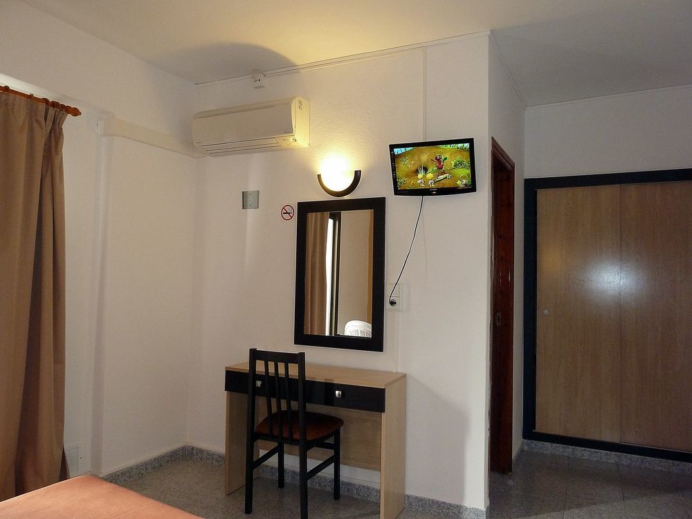 Hostal Horizonte San Antonio  Exterior photo A room at the hotel