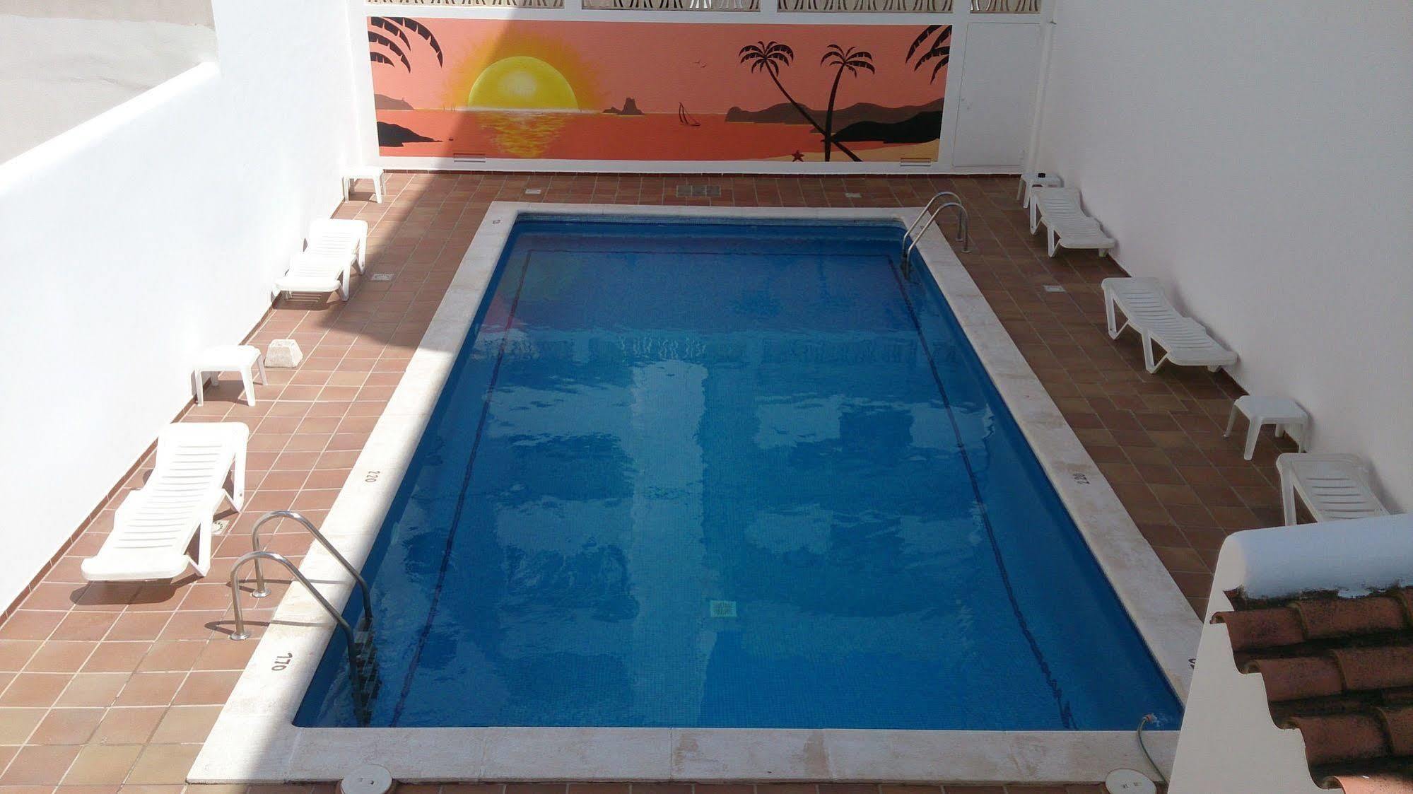Hostal Horizonte San Antonio  Exterior photo A swimming pool