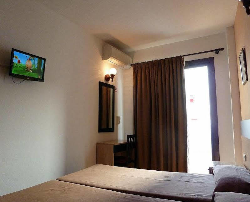 Hostal Horizonte San Antonio  Exterior photo A room at the hotel
