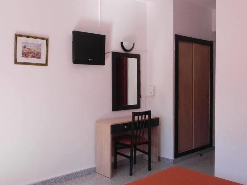 Hostal Horizonte San Antonio  Exterior photo A dressing table