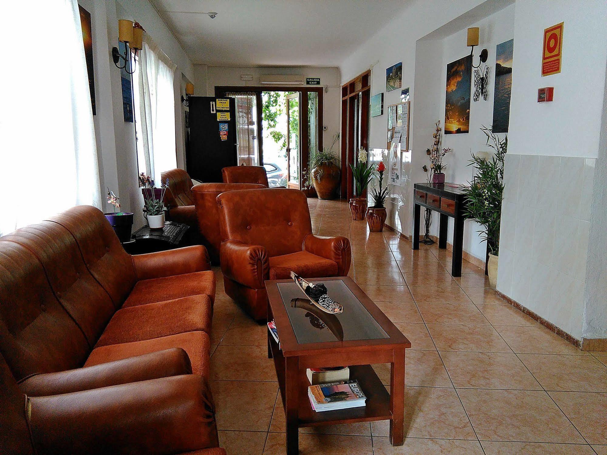 Hostal Horizonte San Antonio  Exterior photo The lobby of the airport