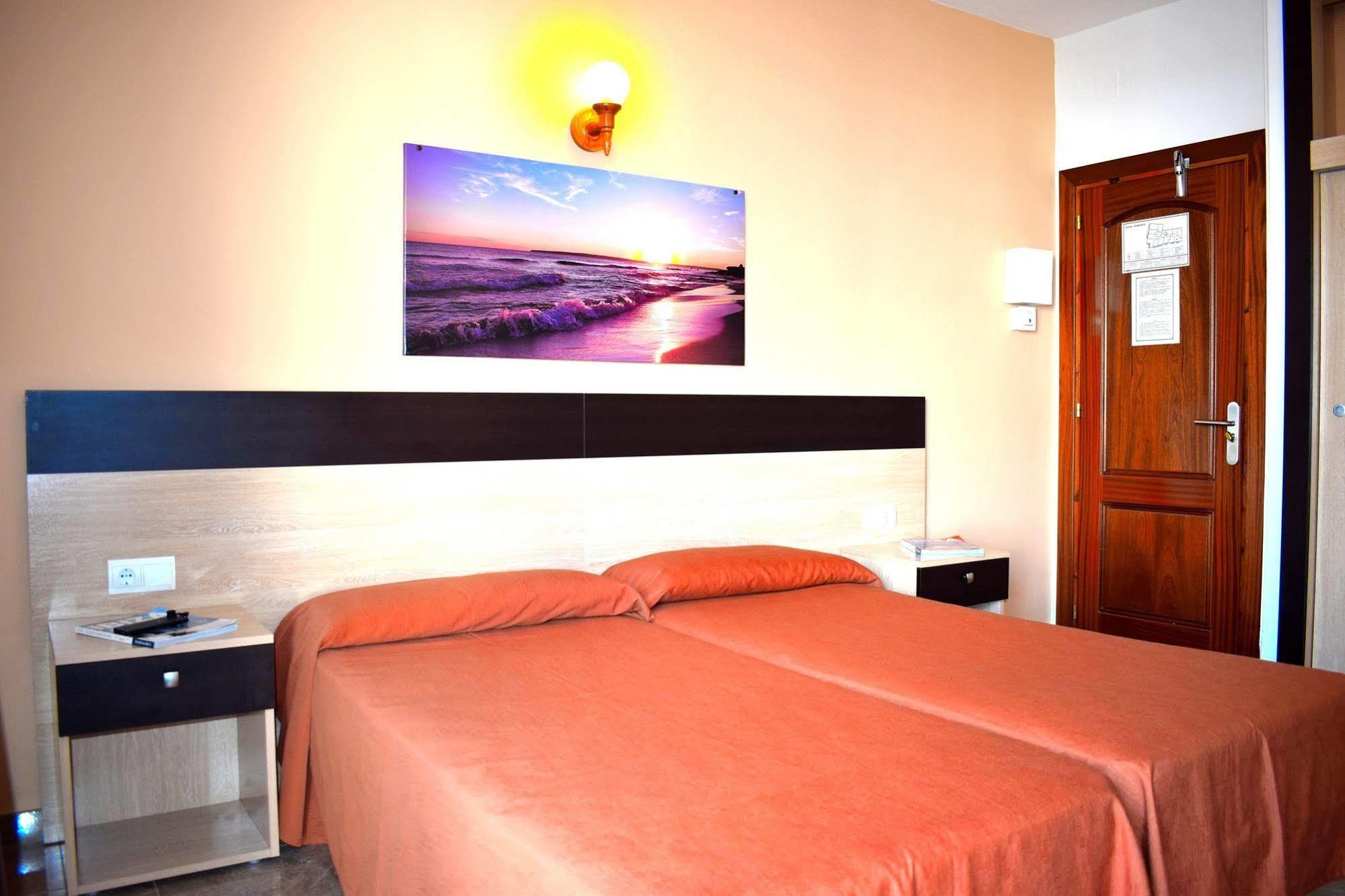 Hostal Horizonte San Antonio  Exterior photo A room at the hotel