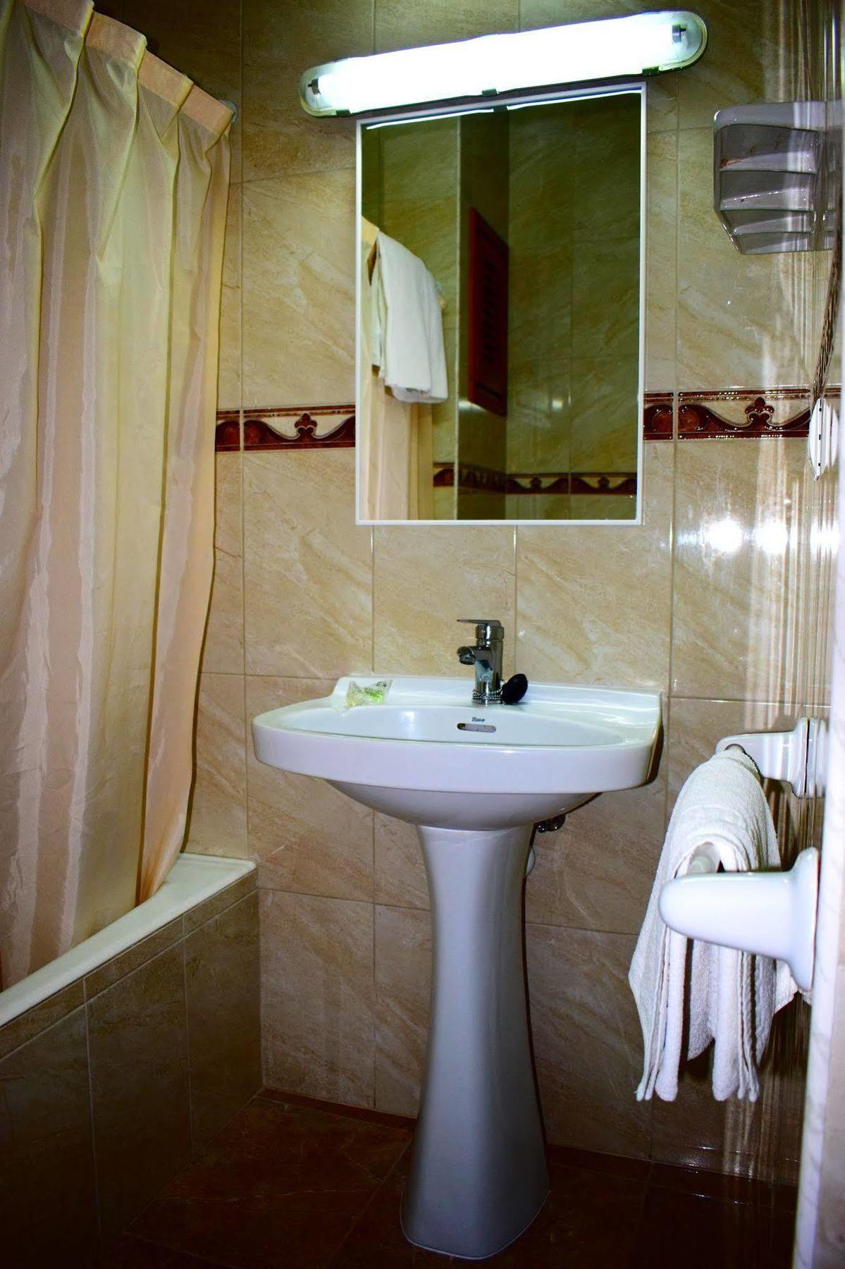 Hostal Horizonte San Antonio  Exterior photo Bathroom